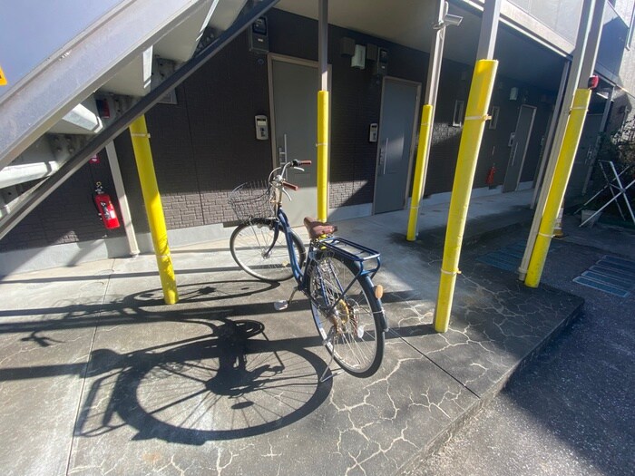 物件外観写真5　(駐輪場)