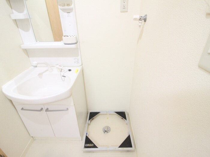 物件内観写真12　(洗濯機置場)