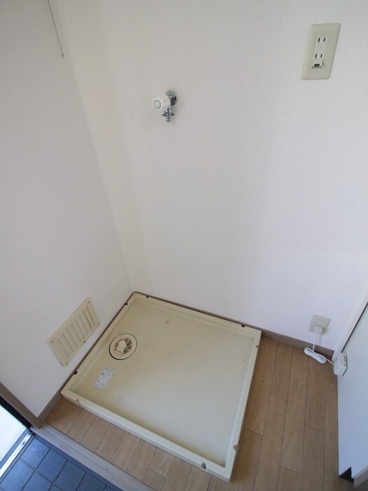 物件内観写真11　(洗濯機置場)