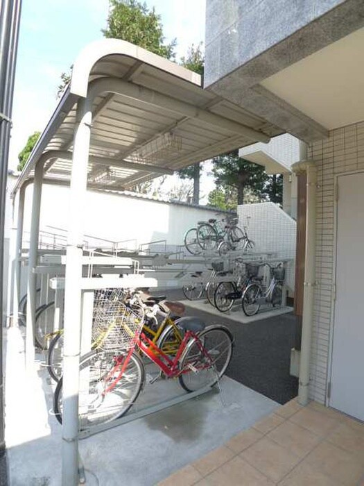 物件外観写真3　(駐輪場)