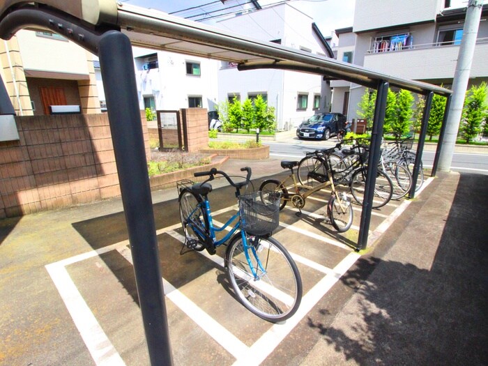 物件外観写真4　(駐輪場)