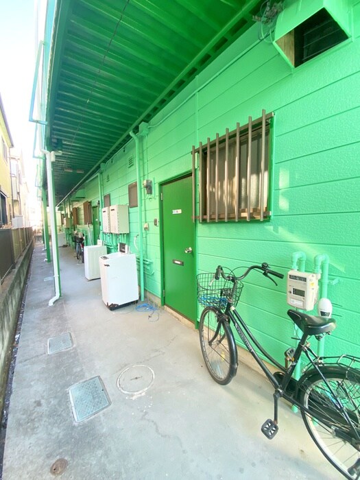 物件外観写真3　(エントランス部分)