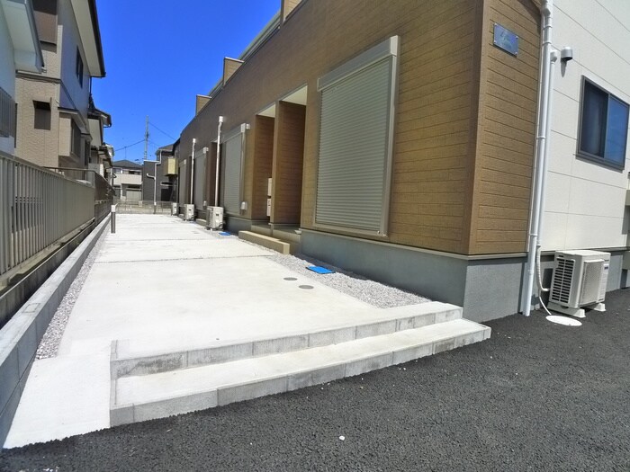 物件外観写真2　(エントランス部分)