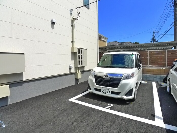 物件外観写真4　(駐車場)