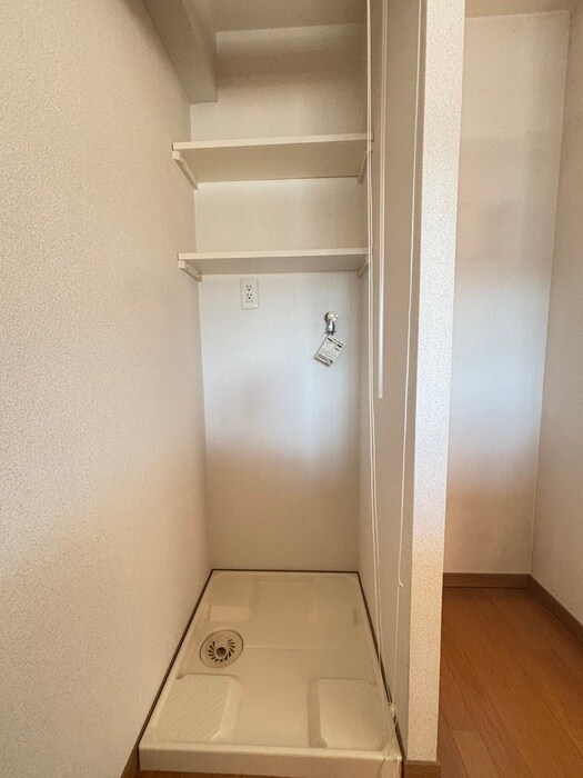 物件内観写真14　(洗濯機置場)