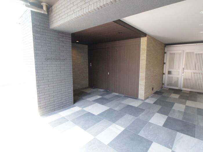 物件外観写真3　(エントランス部分)