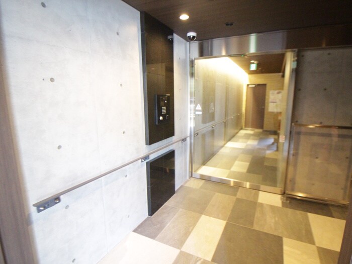 物件外観写真4　(エントランス部分)