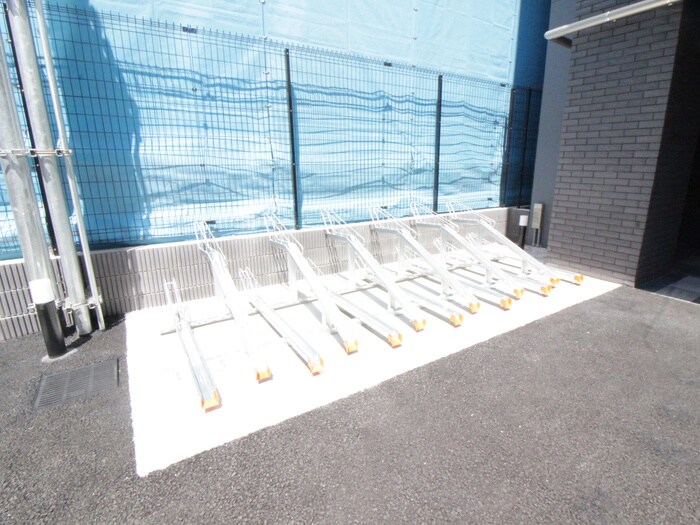 物件外観写真6　(駐輪場)