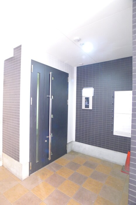 物件外観写真4　(エントランス部分)