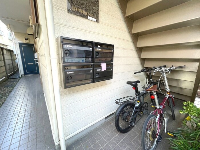 物件外観写真5　(駐輪場)