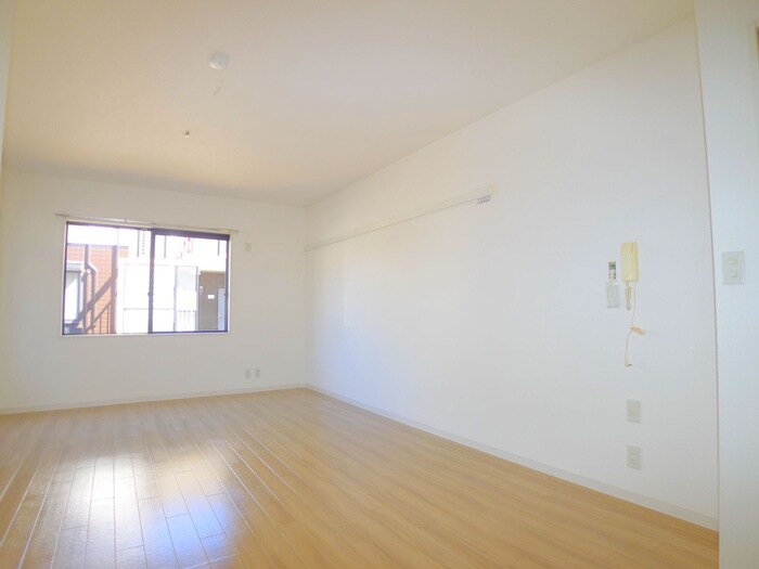 物件内観写真10　(室内からの展望)