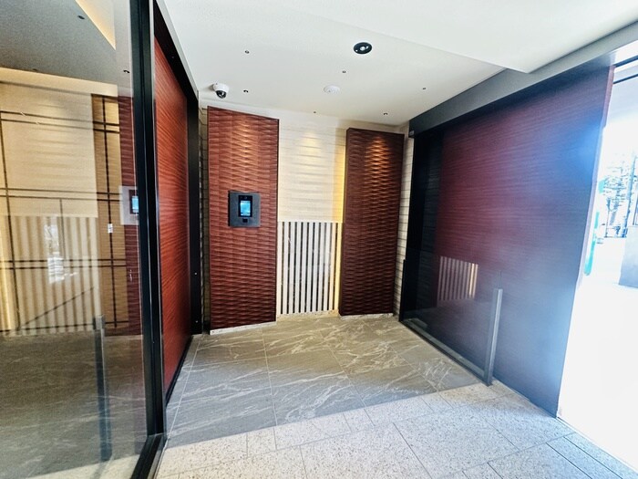 物件外観写真5　(エントランス部分)