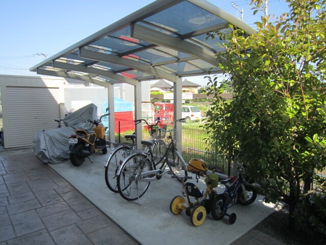 物件外観写真3　(駐輪場)