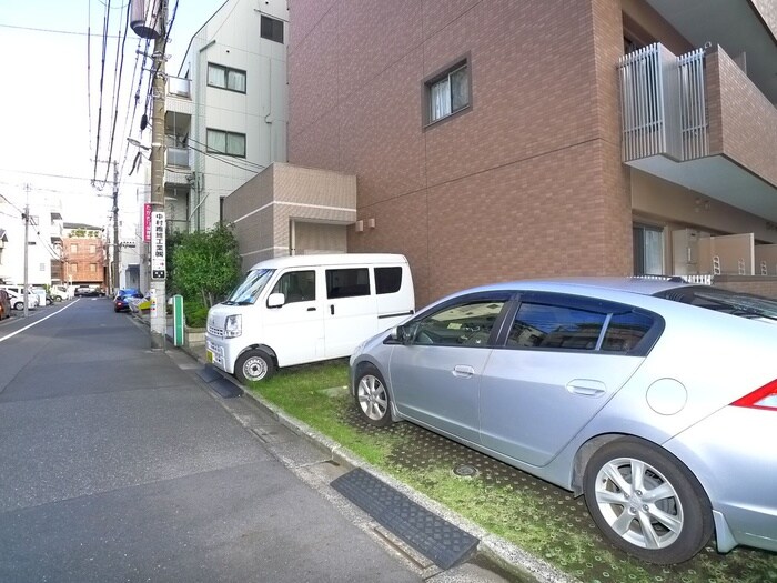 物件外観写真5　(駐車場)
