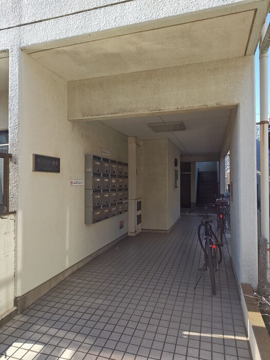 物件外観写真3　(エントランス部分)