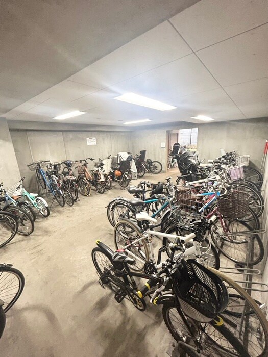 物件外観写真6　(駐輪場)