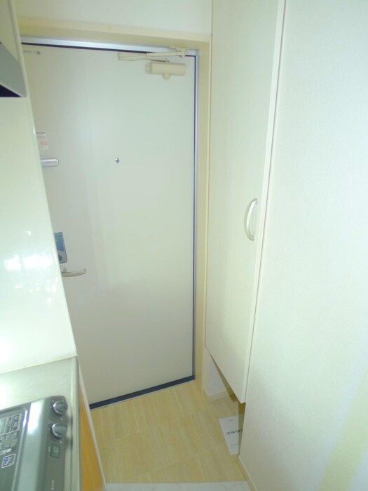 物件内観写真16　(玄関)