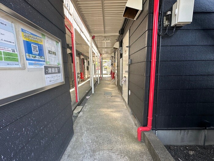 物件外観写真3　(エントランス部分)