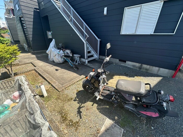 物件外観写真5　(駐輪場)