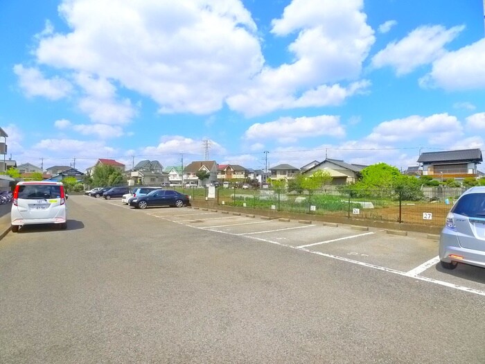 物件外観写真2　(駐車場)