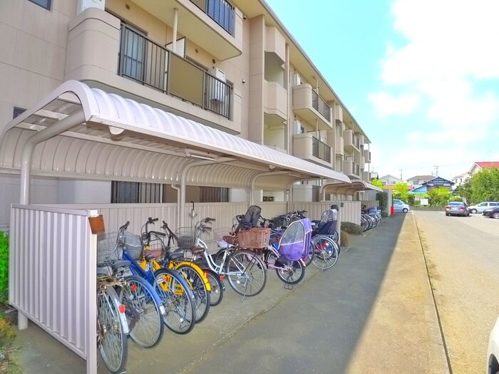 物件外観写真3　(駐輪場)