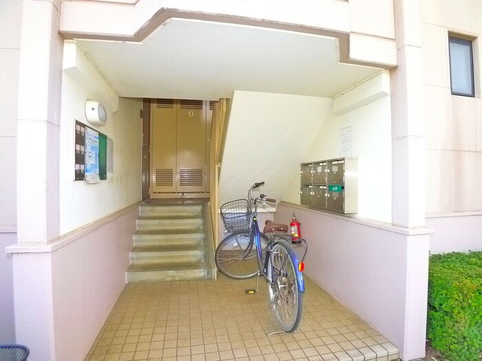 物件外観写真6　(エントランス部分)