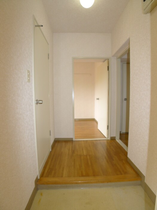 物件内観写真12　(玄関)