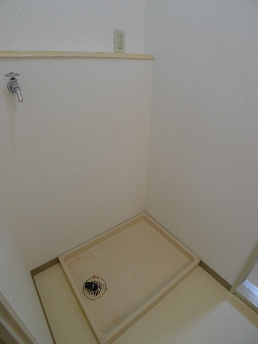 物件内観写真14　(洗濯機置場)