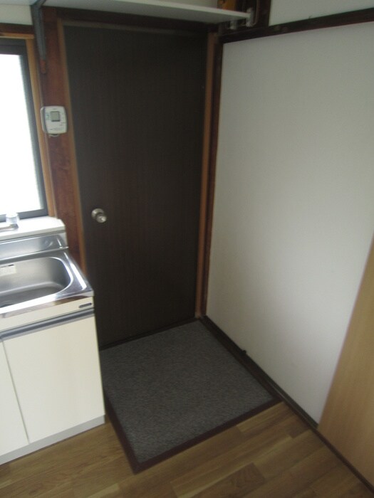 物件内観写真12　(玄関)