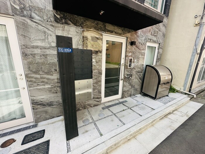 物件外観写真5　(エントランス部分)