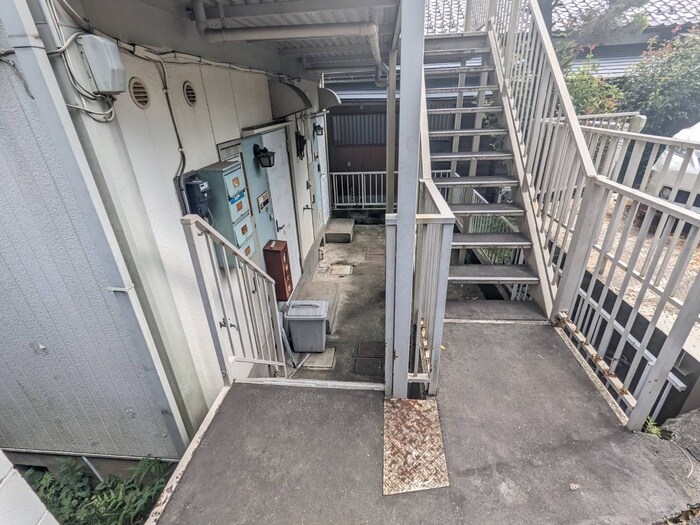 物件外観写真2　(エントランス部分)