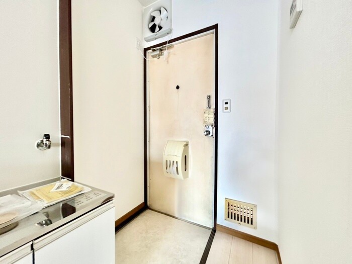 物件内観写真15　(玄関)