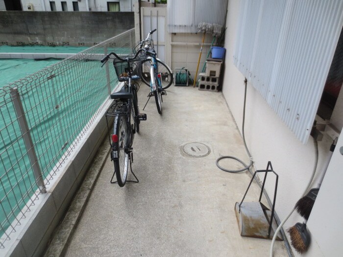物件外観写真4　(駐輪場)