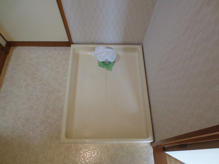 物件内観写真11　(洗濯機置場)