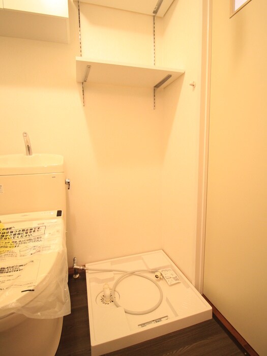 物件内観写真13　(洗濯機置場)