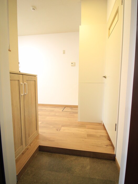 物件内観写真14　(玄関)