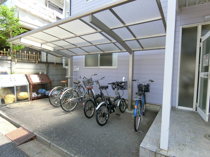 物件外観写真2　(駐輪場)