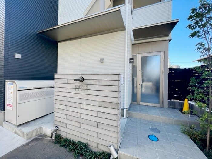 物件外観写真3　(エントランス部分)