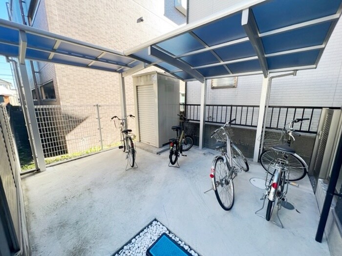 物件外観写真4　(駐輪場)