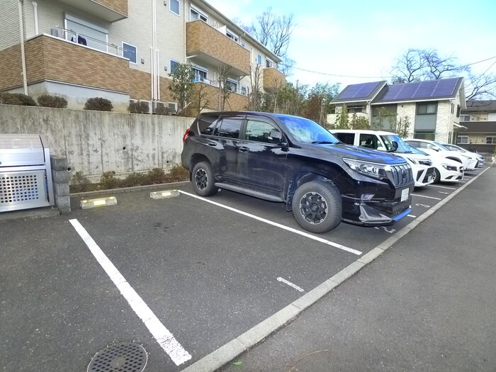 物件外観写真2　(駐車場)