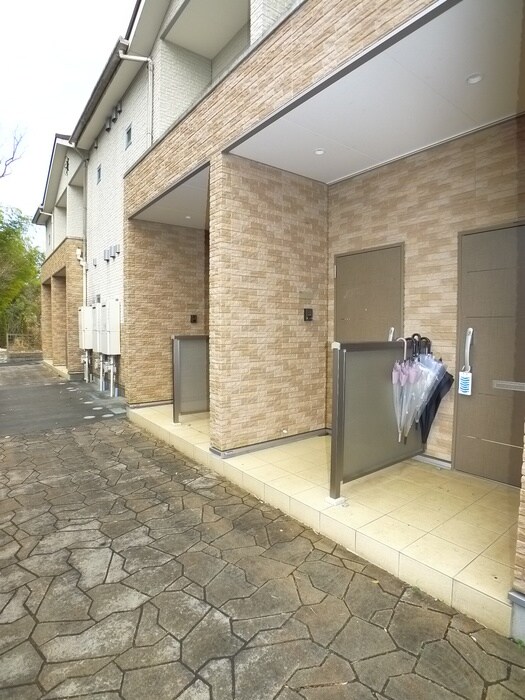 物件外観写真3　(エントランス部分)