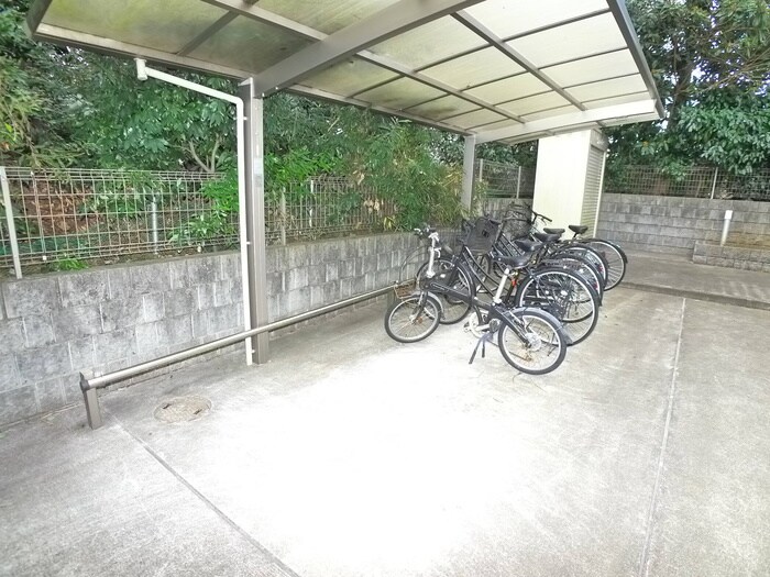 物件外観写真4　(駐輪場)