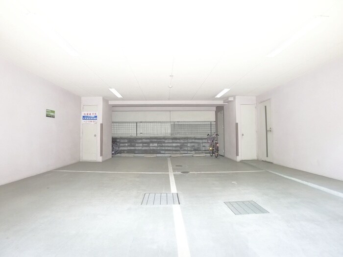 物件外観写真4　(駐車場)