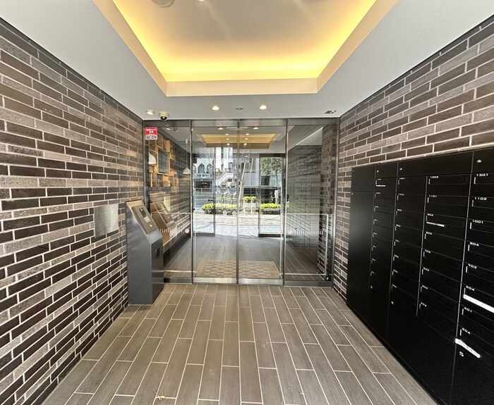 物件外観写真2　(エントランス部分)