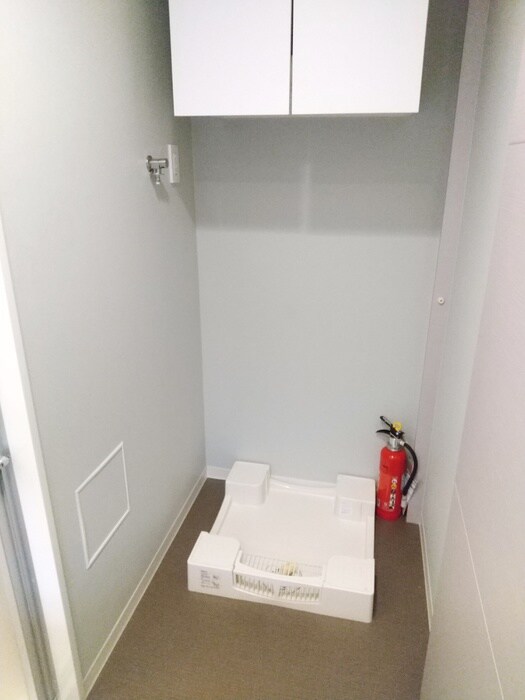 物件内観写真15　(洗濯機置場)