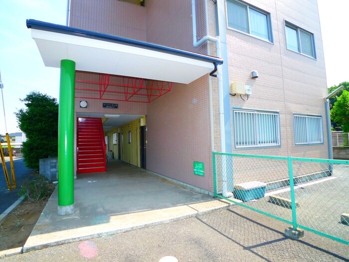 物件外観写真2　(エントランス部分)