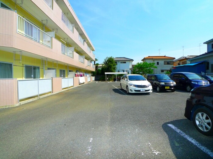 物件外観写真3　(駐車場)