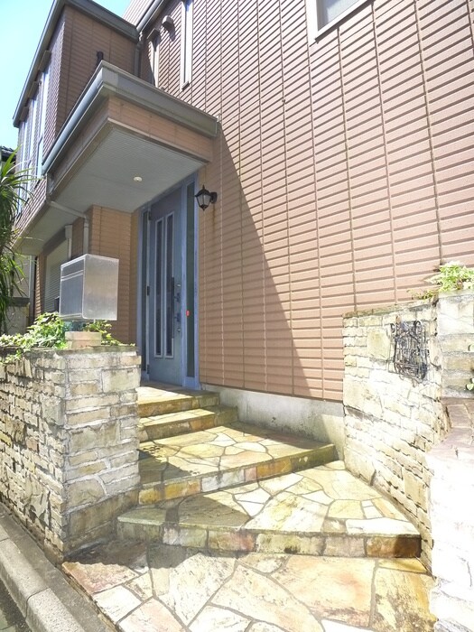 物件外観写真6　(エントランス部分)