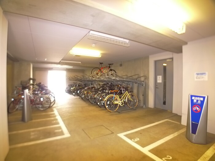 物件外観写真3　(駐輪場)