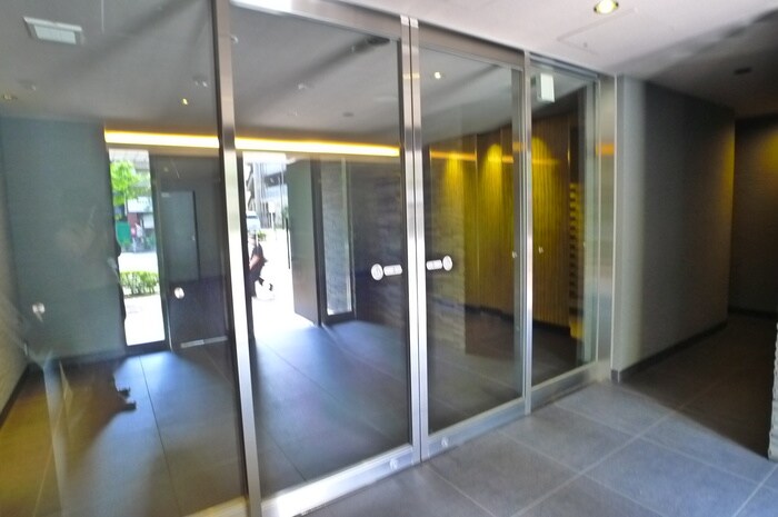 物件外観写真4　(エントランス部分)